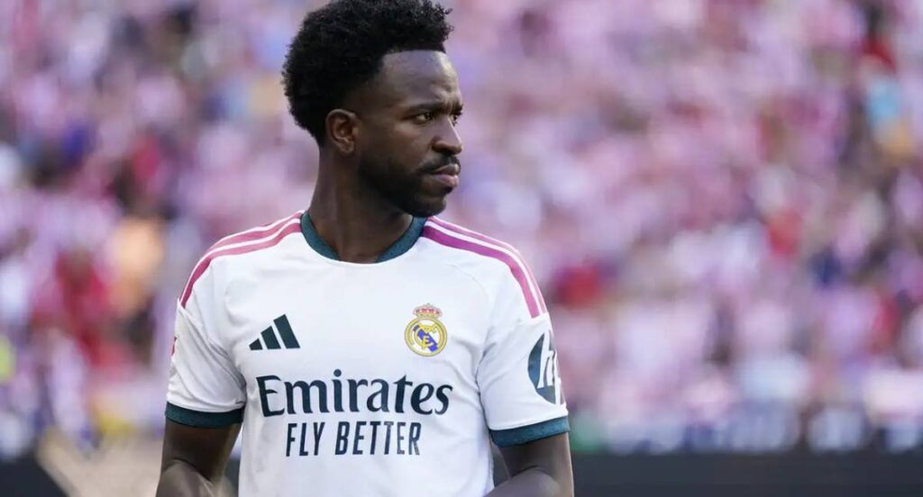 Vini Jr. pega 4 jogos de suspensão por expulsão e desfalca Real Madrid no El Clásico